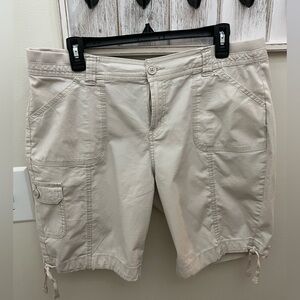 ST JOHN’S BAY Women’s Cargo Shorts, Size 14P